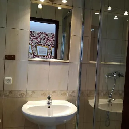 Karmazynowa Przystań Kompleks wypoczynkowy *