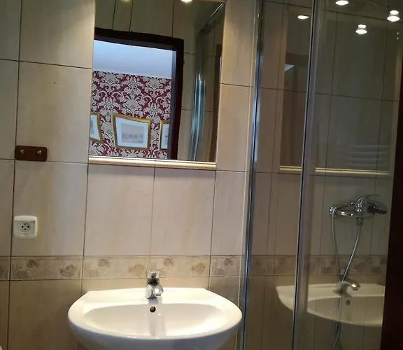 Karmazynowa Przystan פארק נופש *